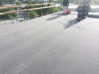 Flachdachabdichtung an Bürogebäude mit Icopal-Universal-Sonderkonstruktion