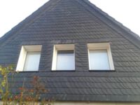 Fassadenbekleidung mit Naturschiefern und vielen Details